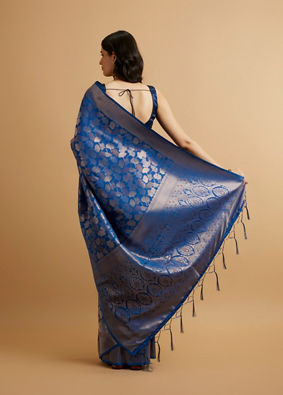 alt message - Mohey Women Indigo Blue Leaf Patterned Saree image number 4